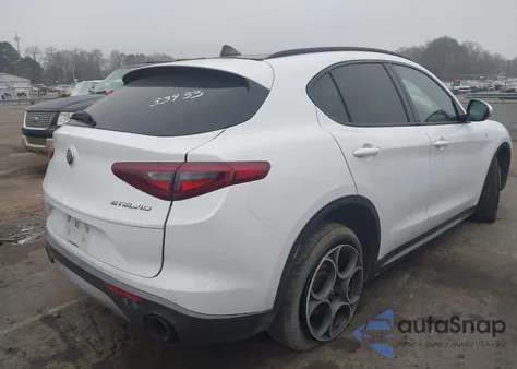 2022 Alfa Romeo Stelvio Ti Awd z USA, uszkodzony, nr VIN ZASPAKBN7N7D33933